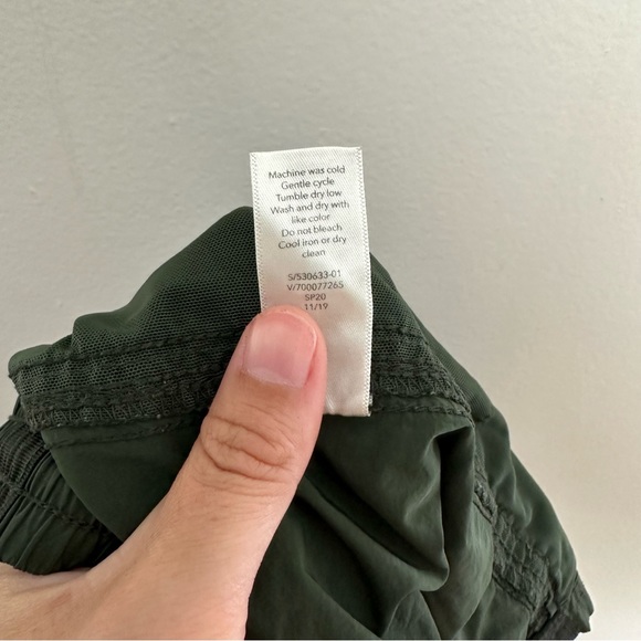 ATHLETA- Expedition Short Tuscan Olive Outdoor Hiking Travel Trail Lightweight - Picture 9 of 9